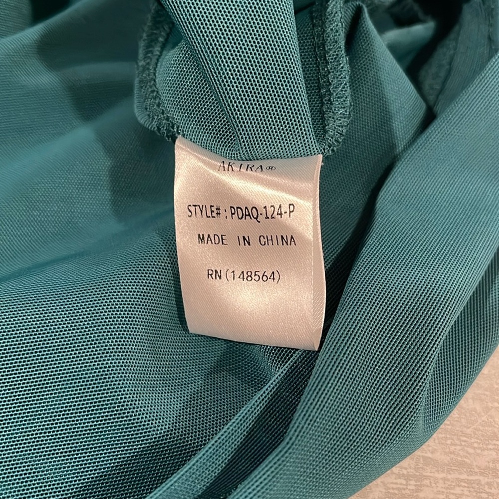 AKIRA Size 1X NWT Cold Shoulder Mesh Dress with Feather Detailing Emerald Green - Picture 10 of 10